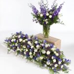 Kistbedekking en vaas blauw wit